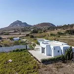 A The Villa Tínos